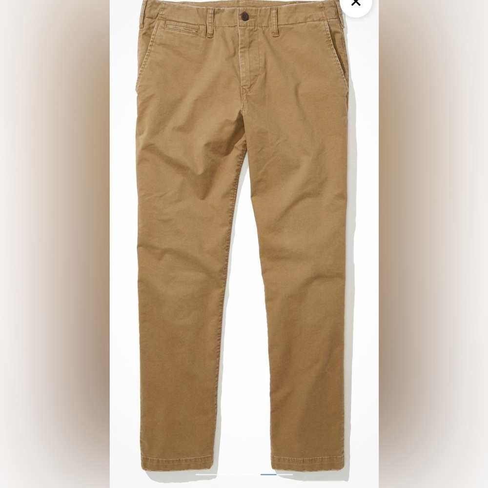 Men’s AERelaxed through the thigh, straight through the knee and leg.